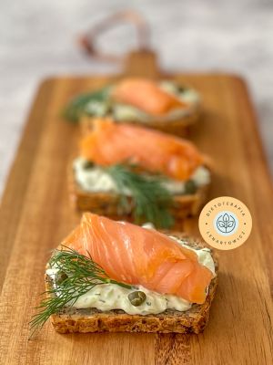 Pomysł na zdrowe śniadanie z łososiem.