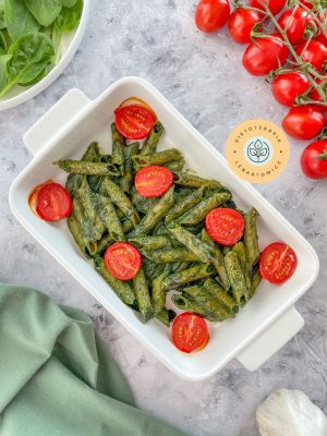 Kolacja w 10 minut z pesto, penne i pomidorkami.