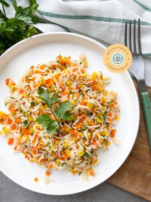 Zdrowa kolacja na ciepło, obłędnie doprawione risotto z marchewką, słonecznikiem i pietruszką.