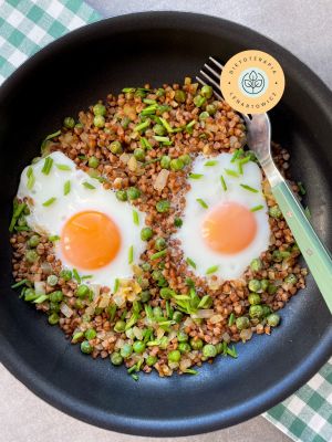 Kolacja na ciepło z kaszą gryczaną, przepis na zdrowy posiłek.