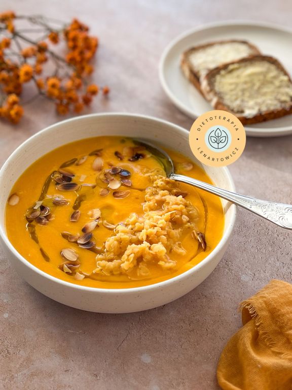 Obłędnie smaczna zupa dyniowa jako propozycja na kolację wegetariańską. Przepis wege od dietetyka.