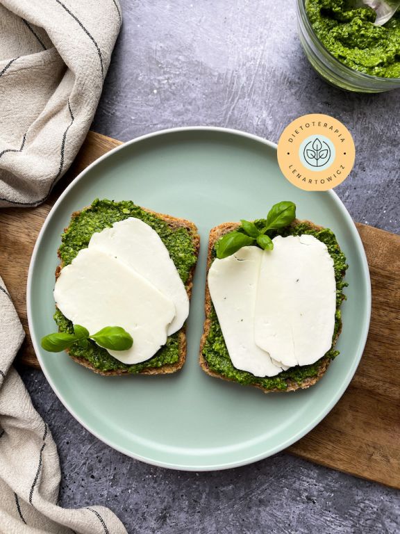 Proste i odżywcze śniadanie w 5 minut. Pomysł z gotowej diety o niskim indeksie glikemicznym.