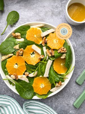 Zdrowe i szybkie śniadanie pełne witamin, antyoksydantów i zdrowych tłuszczy. Przeciwzapalna sałatka z gotowej diety turboszybkiej.