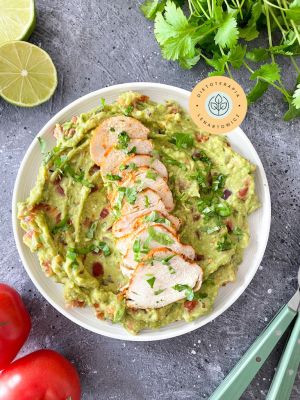 Przepis na idealne guacamole. Kolacja o wysokim stopniu sytości, niskowęglowodanowa, przeciwzapalna.