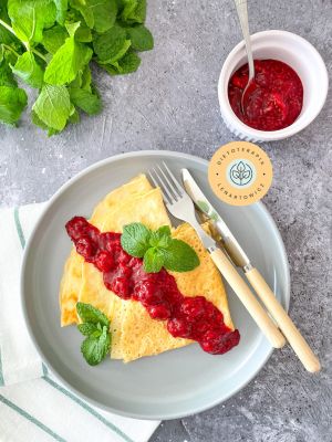 Naleśniki niskowęglowodanowe, pyszne śniadanie na słodko, które długo trzyma uczucie sytości. Gotowa dieta LOW CARB faza 1.