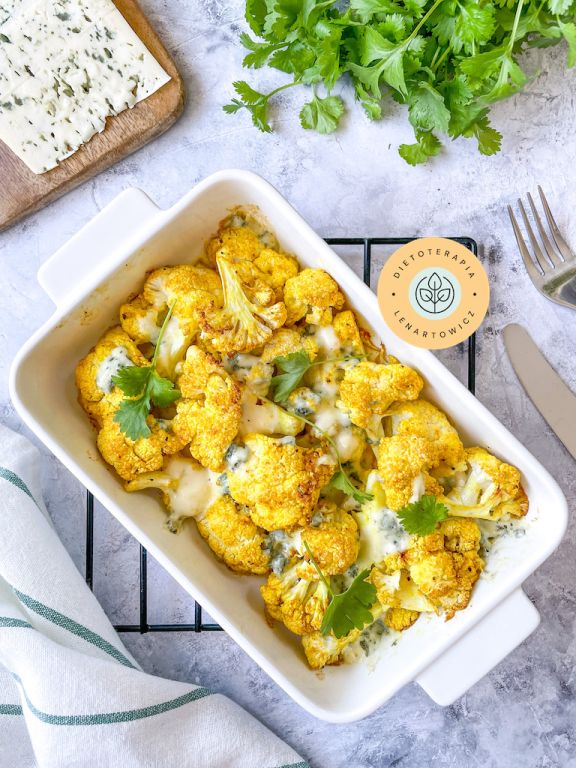 Kolacja na ciepło zapiekana w piekarniku, warzywno-serowa propozycja od dietetyka klinicznego. Danie LOW CARB.