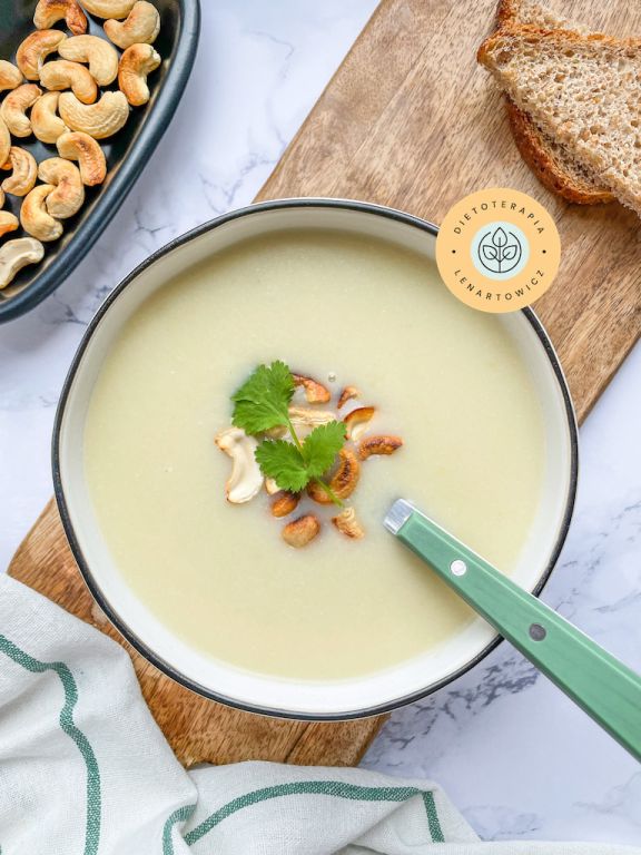 Zupa krem jako pomysł na ciepłą kolację prosto z gotowej diety LOW CARB od dietetyka klinicznego.