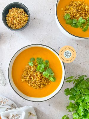 Zupa krem z marchewki, papryki, cieciorki, przyprawiona w orientalnym stylu. Danie pochodzi z kuchni maurytyjskiej.