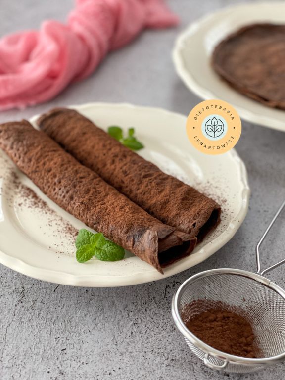 Pomysł na ciepłe śniadanie wegetariańskie na słodko dla dzieci, danie z diety niskowęglowodanowej od dietetyka klinicznego.