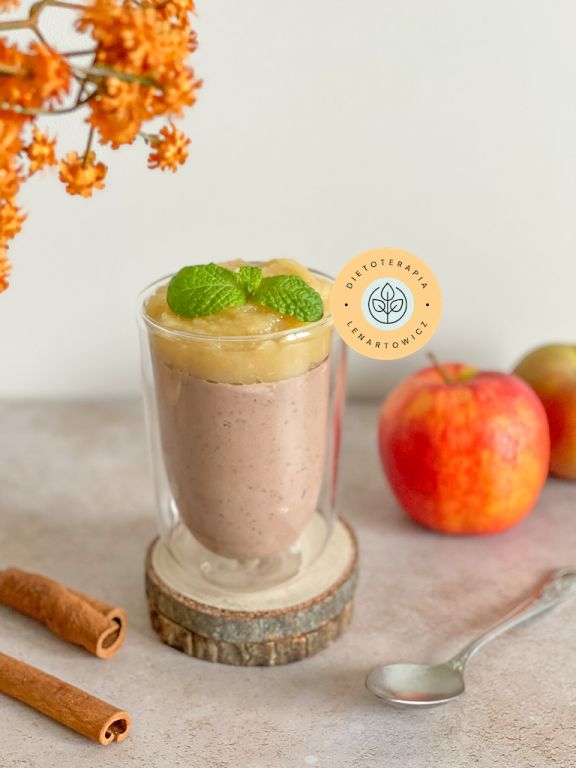 Słodkie śniadanie lub deser wege, zdrowy posiłek dla dziecka i osoby starszej od dietetyka klinicznego.