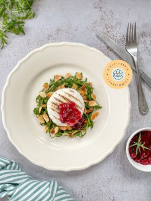 Ciepła i odżywcza kolacja wege dla osób na diecie niskowęglowodanowej i ketogenicznej.