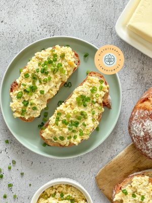 Zdrowe śniadanie dla dziecka bogate w aminokwasy, żelazo i witaminę D. Dietetyczny posiłek dla osób z otyłością i dla niejadków.