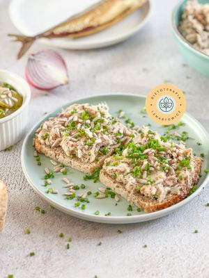 Przepis na pastę z makreli z gotowej diety LOW CARB. Śniadanie pełne kwasów omega i zdrowych tłuszczy.