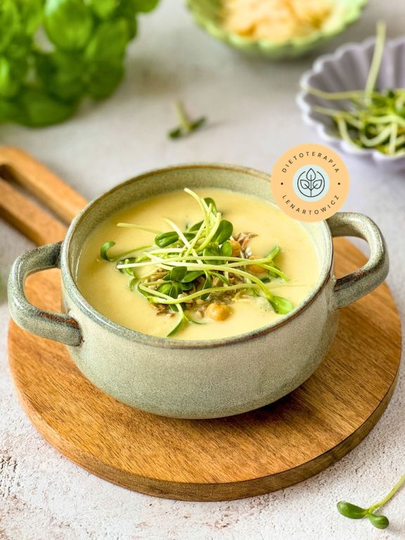 Zupa krem wegetariańska jako propozycja na ciepłą i błyskawiczną kolację od dietetyka klinicznego.