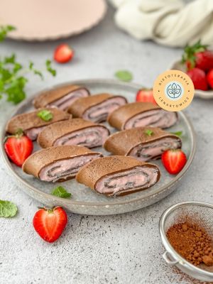 Słodkie roladki z musem truskawkowym. Doskonały pomysł na zdrowe śniadanie od dietetyka klinicznego.