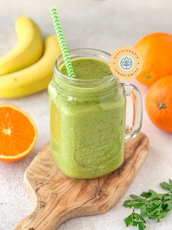 Propozycja na drugie śniadanie, smoothie z zielonych warzyw, propozycja od dietetyka klinicznego.