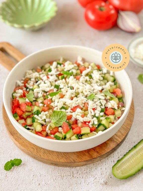 Przeciwzapalna i wysoko polifenolowa saÅatka jako propozycja na zdrowy posiÅek od dietetyka klinicznego MaÅgorzaty Lenartowicz.