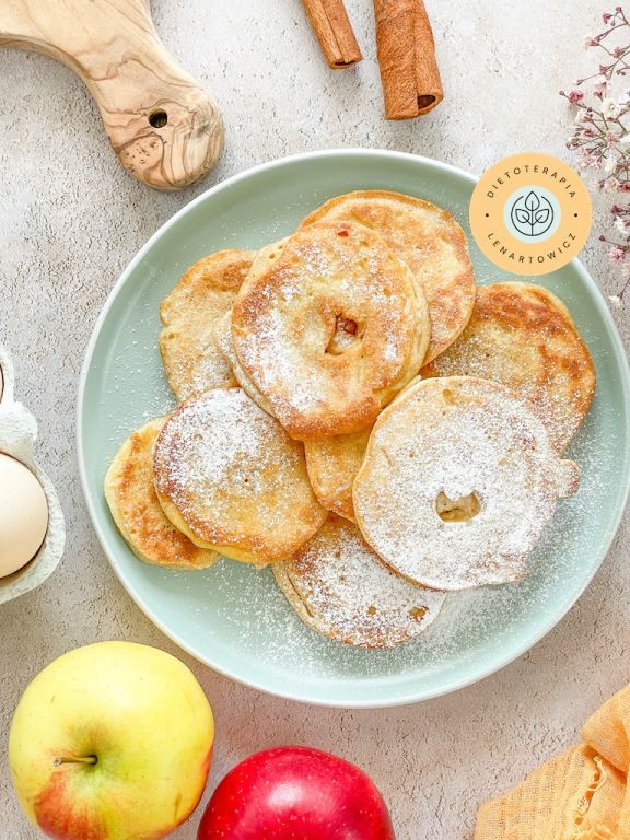 Klasyczne jabÅka w cieÅcie, zdrowe Åniadanie dla dzieci od dietetyka klinicznego.