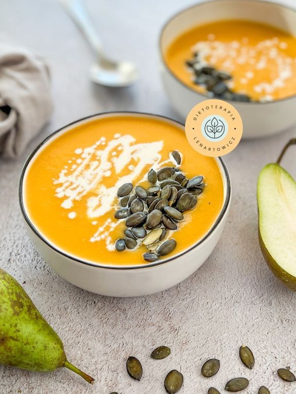 Jesienna zupa krem z dyni, odżywcza i zdrowa, jako ciepła kolacja na jesienne wieczory.