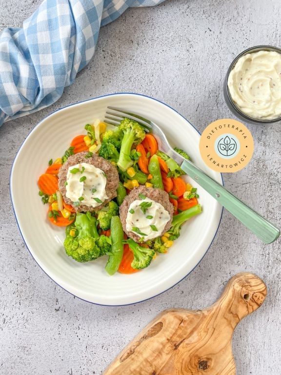 Szybki obiad z woÅowinÄ i z warzywami na patelniÄ. Propozycja dla osÃ³b na diecie LOW CARB.