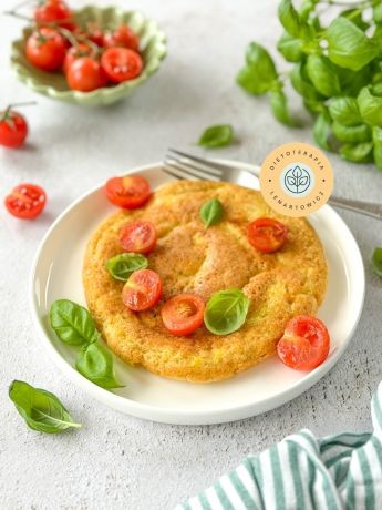 Zdrowe ciepłe śniadanie dla dziecka i dorosłego, omlet białkowy z dodatkami, bardzo smaczny i sycący. Propozycja na zdrowy posiłek od dietetyka klinicznego.