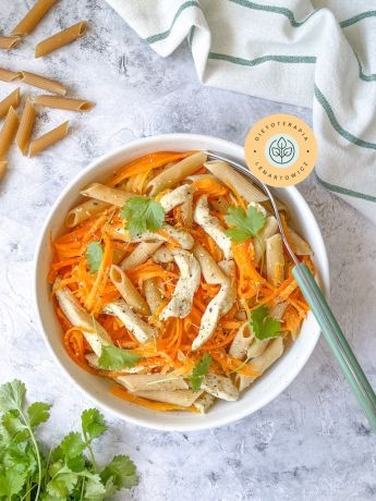 Pasta z kurczakiem, tagliatelle, marchewką, przepis o niskim indeksie glikemicznym.