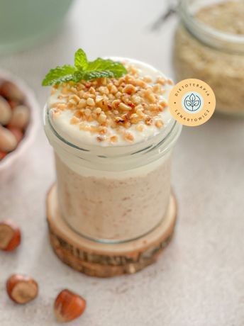 SÅodkie zdrowe Åniadanie dla dziecka na bazie pÅatkÃ³w owsianych, jogurtu czekolady, daktyli i orzechÃ³w z diety o dietetyka klinicznego.