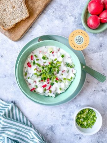 Przepis na pyszny wegaÅski twaroÅ¼ek domowy z migdaÅami, rzodkiewkÄ i ogÃ³rkiem. Zdrowe Åniadanie biaÅkowe od dietetyka klinicznego.