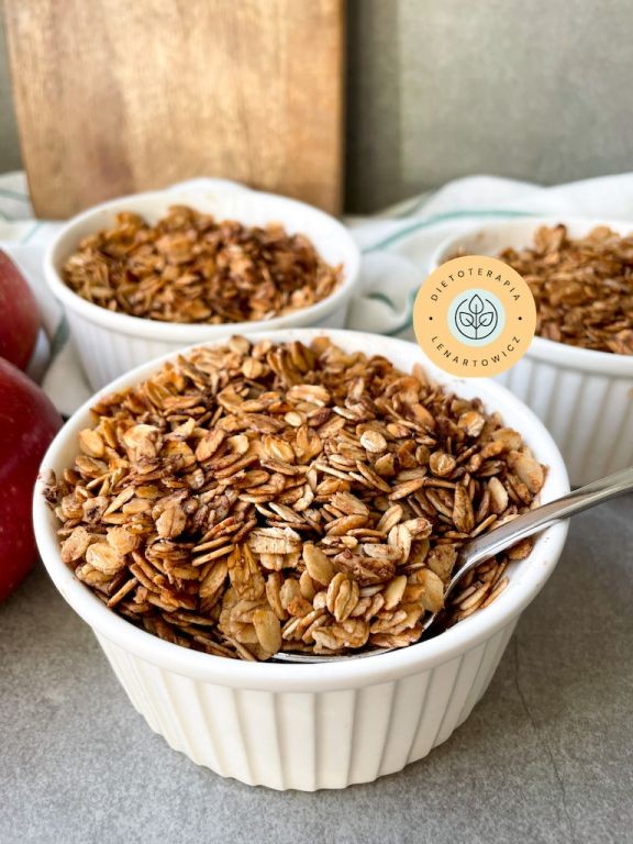 Szybki przepis na zdrowÄ szarlotkÄ z pÅatkami owsianymi, zapieczonÄ w kokilkach. Zdrowa kolacja.