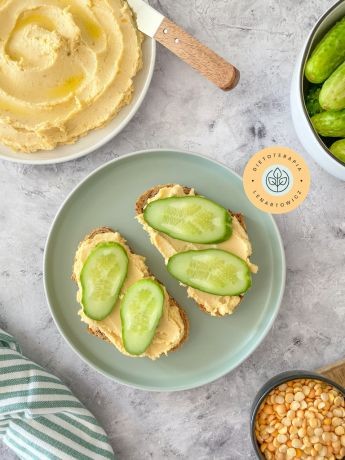 Grecka pasta z grochu to pomysł na dodatek do pieczywa zamiast masła.