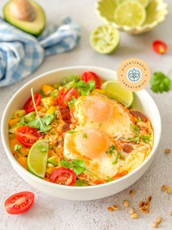 CiepÅe Åniadanie w stylu hiszpaÅskim, zdrowe i sycÄce, dodajÄce energii na caÅy dzieÅ. Przepis z diety LOW CARB kuchnia hiszpaÅska i meksykaÅska.