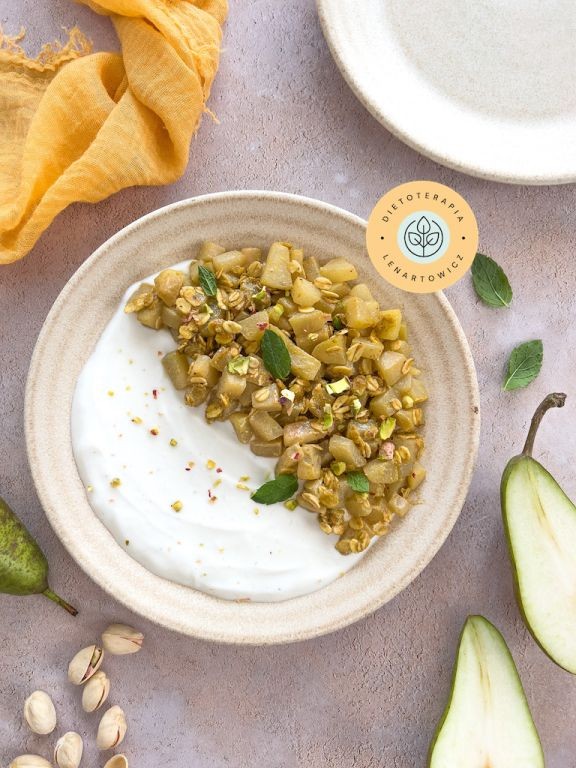 Pyszne zdrowe Åniadanie, przepis od dietetyka na bazie gruszek i pistacji.