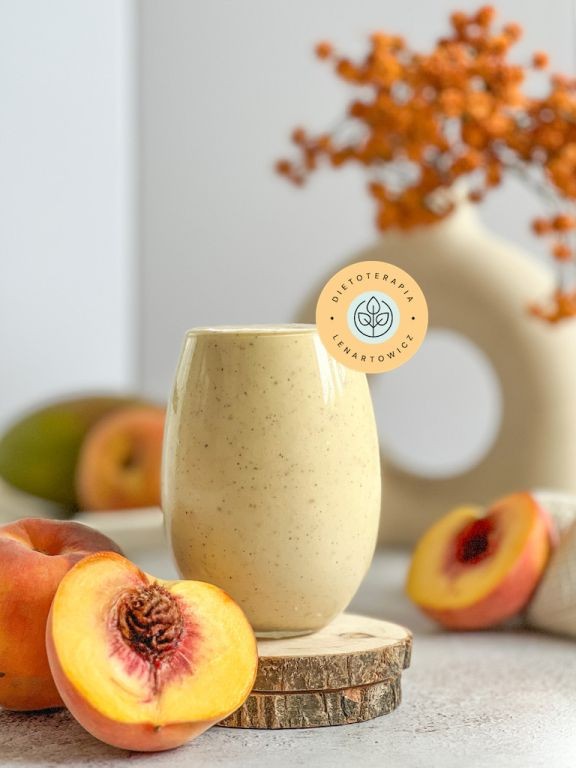 Smoothie z brzoskwiniÄ i mango jako propozycja na zdrowe Åniadanie lub lunchbox do pracy.