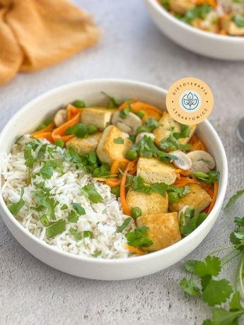 Obiad wegetariaÅski z tofu, do przygotowania w 15 minut, zdrowy i odÅ¼ywczy, rÃ³wnieÅ¼ dla wegan.