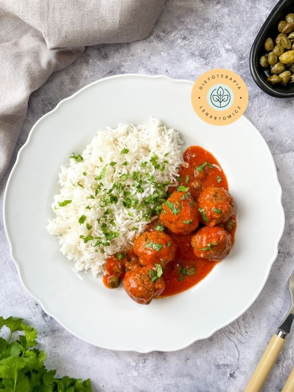 WoÅowa-drobiowe pulpety w sosie z nutÄ kokosowÄ i ryÅ¼em. Zdrowy obiad dla caÅej rodziny.