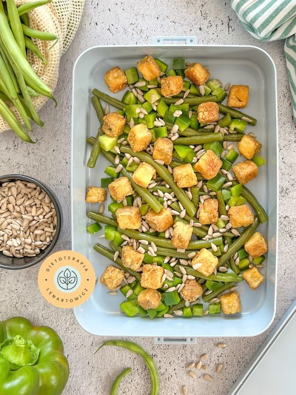 Obiad z tofu, fasolkÄ szparagowÄ, sÅonecznikiem, idealne na redukcji oraz dla wegetarian i wegan.