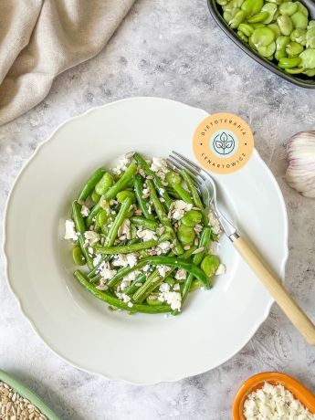 SaÅatka z bobem, fasolkÄ szparagowÄ, fetÄ, niski indeks glikemiczny, gotowa dieta letnia, autor dietetyk kliniczny MaÅgorzata Lenartowicz.