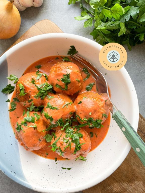 PomysÅ na odÅ¼ywczy obiad od dietetyka, obÅÄdne pulpeciki z indyka i batatÃ³w.