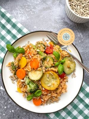 Szybki lunchbox do pracy lub szkoÅy, z warzywami, ryÅ¼em, sÅonecznikiem i przyprawami, do przygotowania w 5 minut.