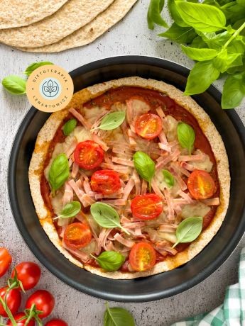 CiepÅa kolacja w formie pizzy, zdrowy i pyszny posiÅek dla dziecka.