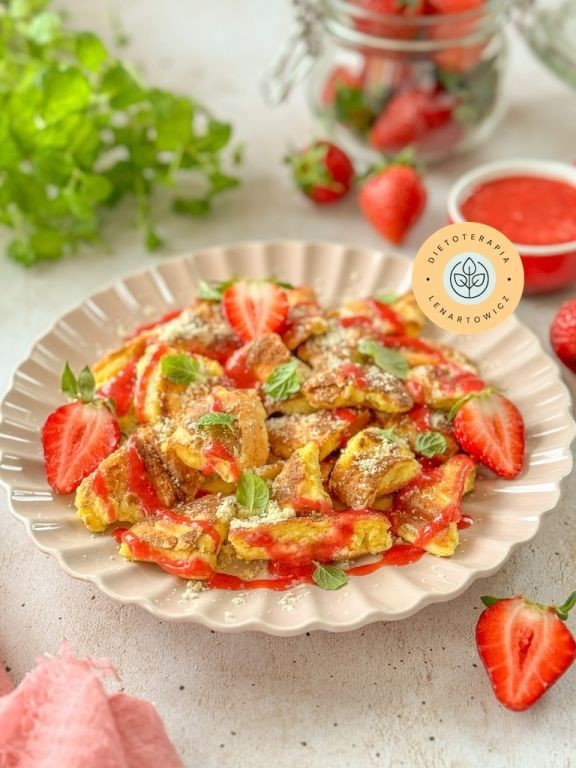 Tyrolski placek z truskawkami jako propozycja na sycÄce i odÅ¼ywcze Åniadanie.